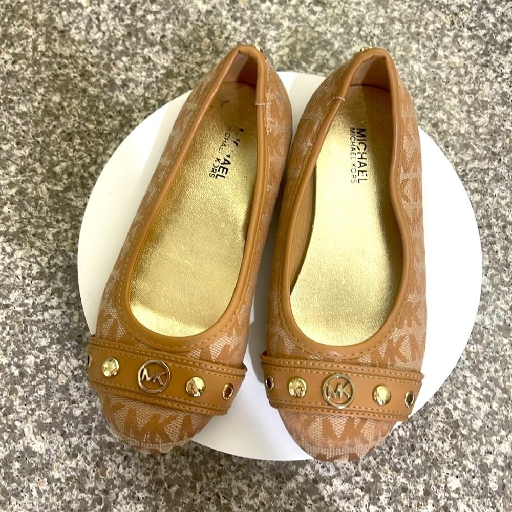 Michael Kors Stylish Tan Flats with Gold Accents - Picture 5 of 6